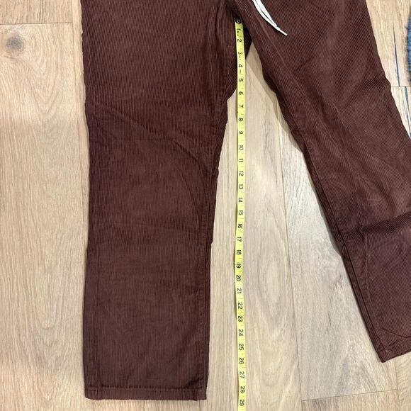 Brown corduroy trousers and cream t-shirt - Picture 7 of 7